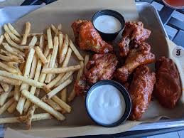 6 ailes de poulets + frites